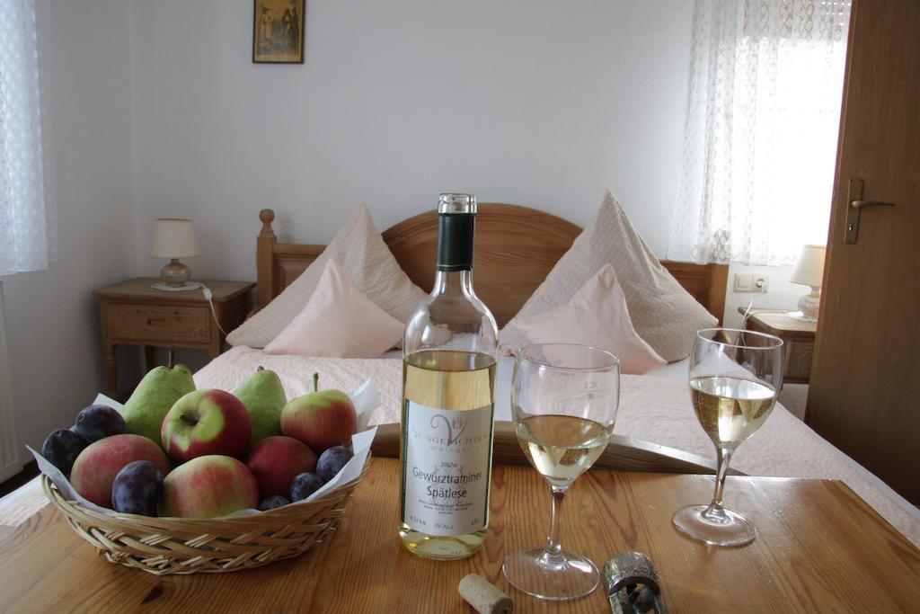 Weingut Und Gaestehaus Vongerichten Oberhausen  Habitación foto